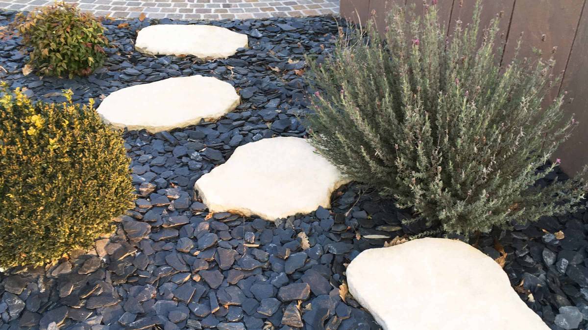 Comment se servir des paillettes d’ardoise dans votre jardin ?
