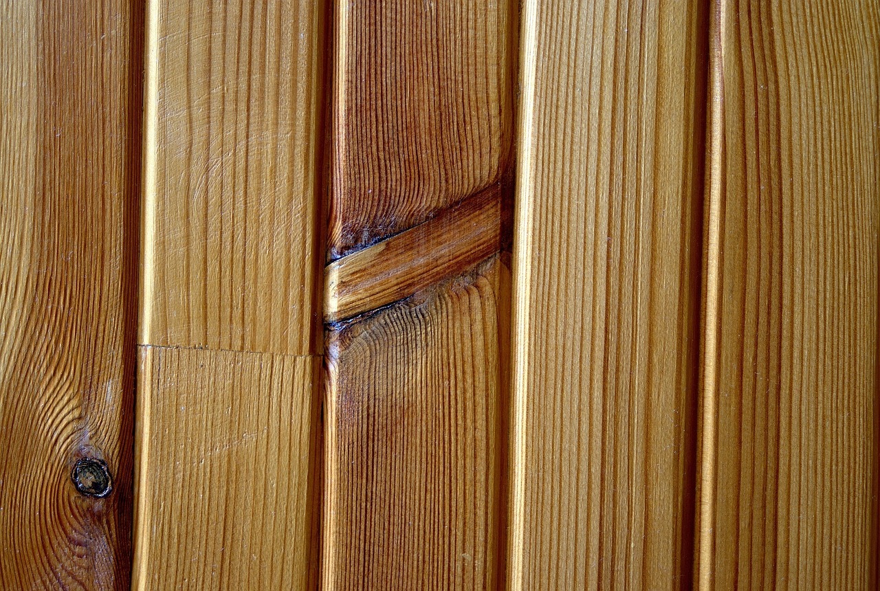 Comment monter le plafond en lambris ?