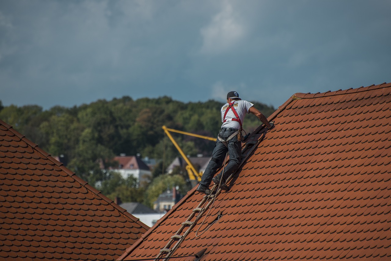 Travaux d’isolation de toiture en région montagneuse