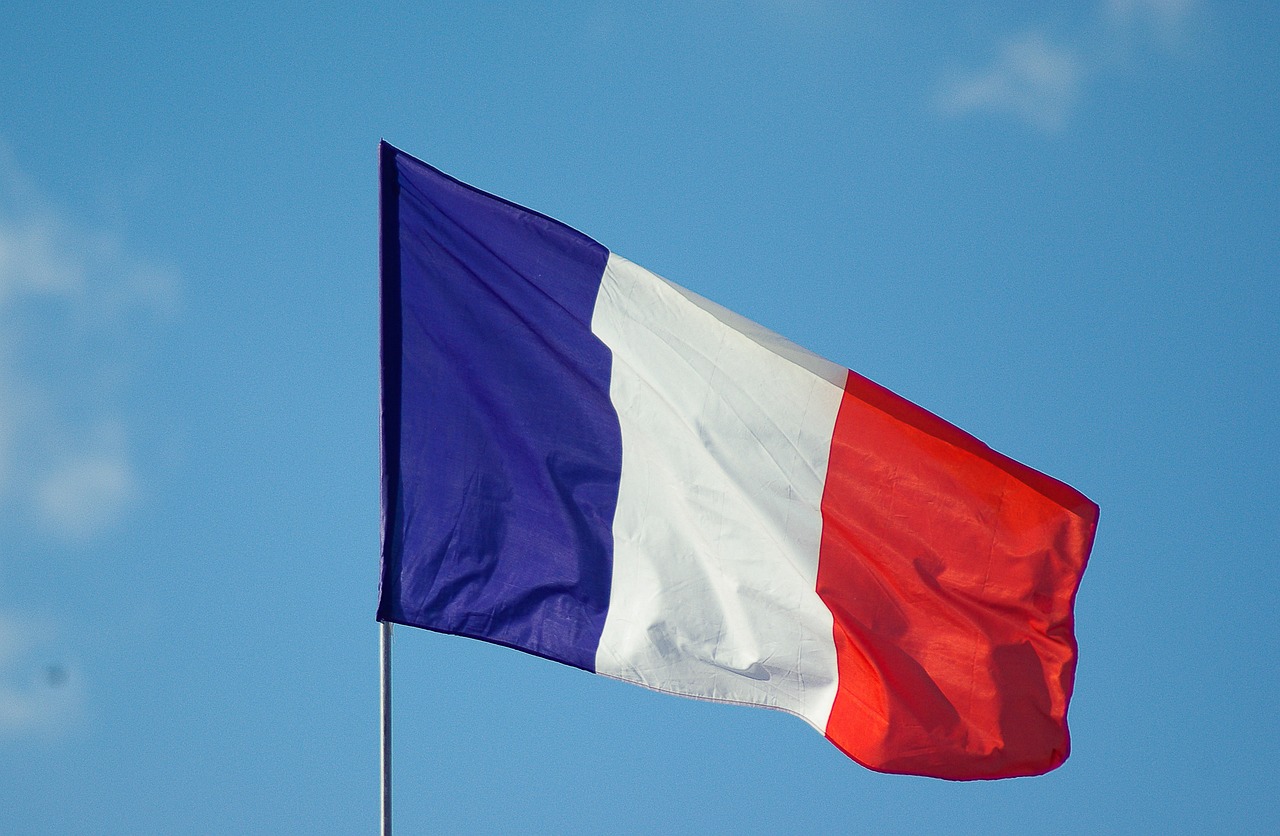 Installer un drapeau dans son jardin : une bonne idée ?