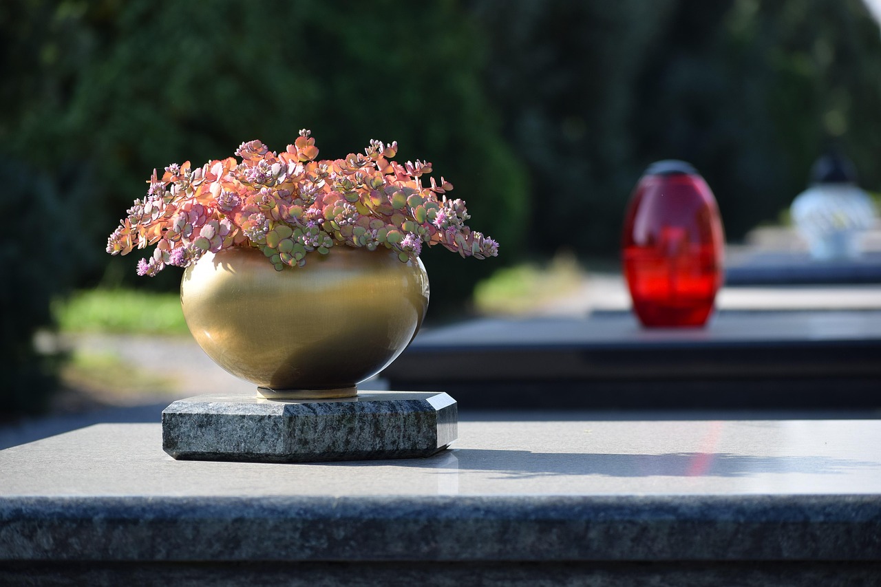 Le vase Médicis en fonte : une touche d’élégance pour le jardin