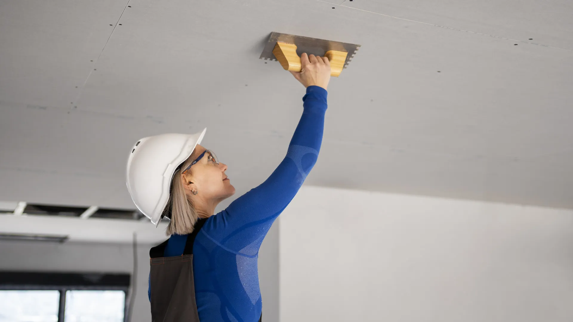 Pourquoi soigner les finitions du plafonnage et le resserrage ?