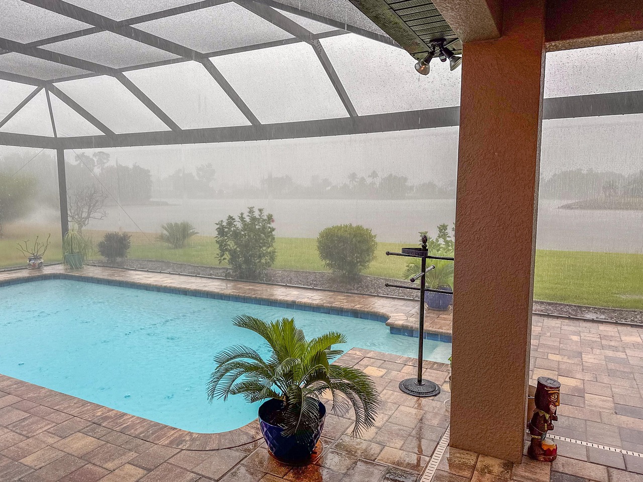 Abriter sa piscine pour moins consommer : réalité ou idée reçue ?