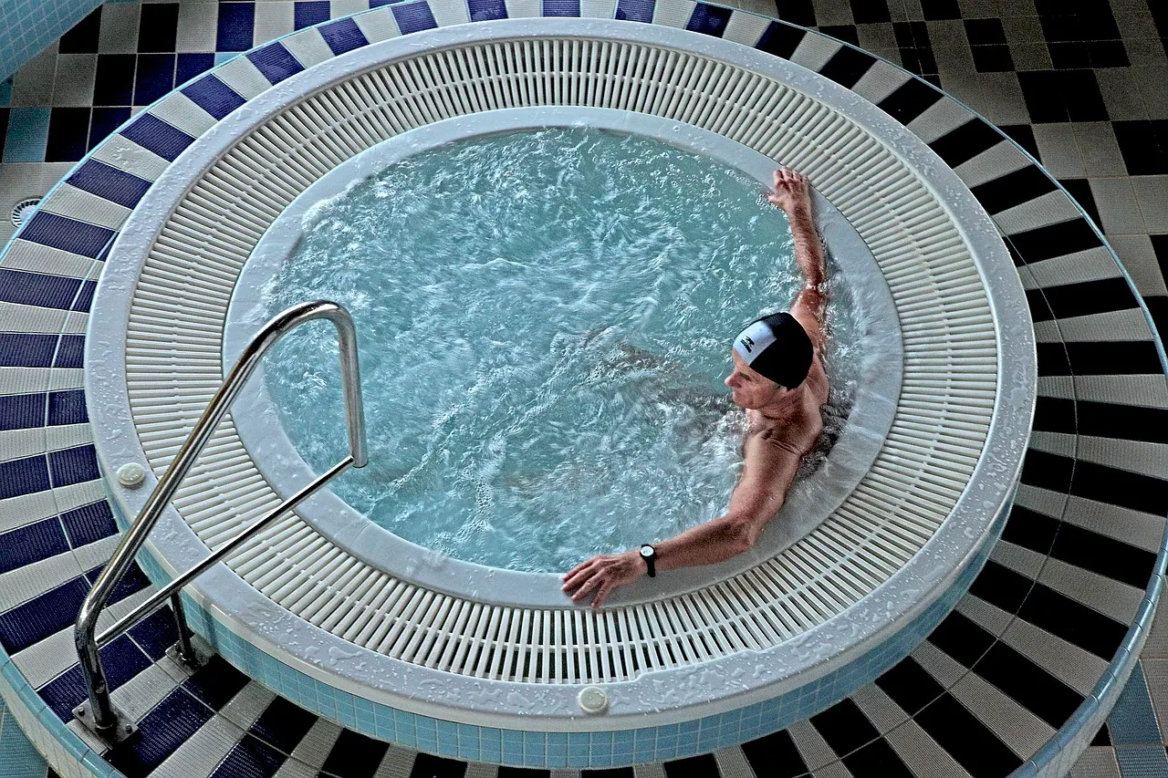 Transformez un jardin en oasis de détente avec un jacuzzi extérieur