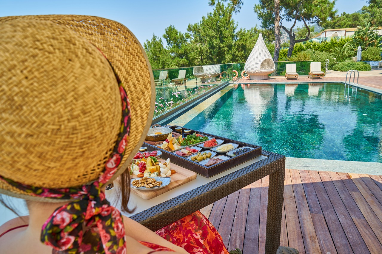Fabricant de piscine en bois : le choix idéal pour un jardin naturel et durable