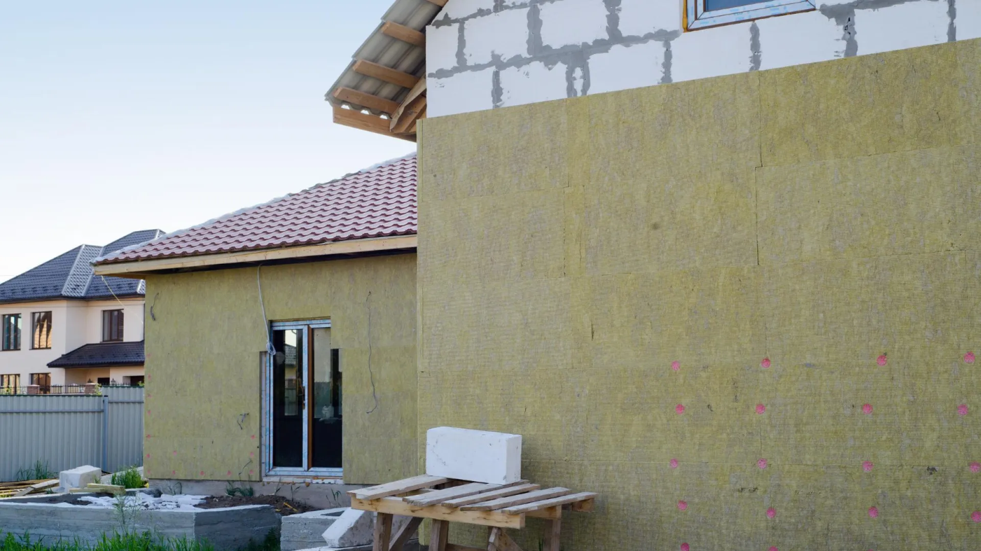 Isolation thermique par l’extérieur : une solution durable pour les foyers tarbais