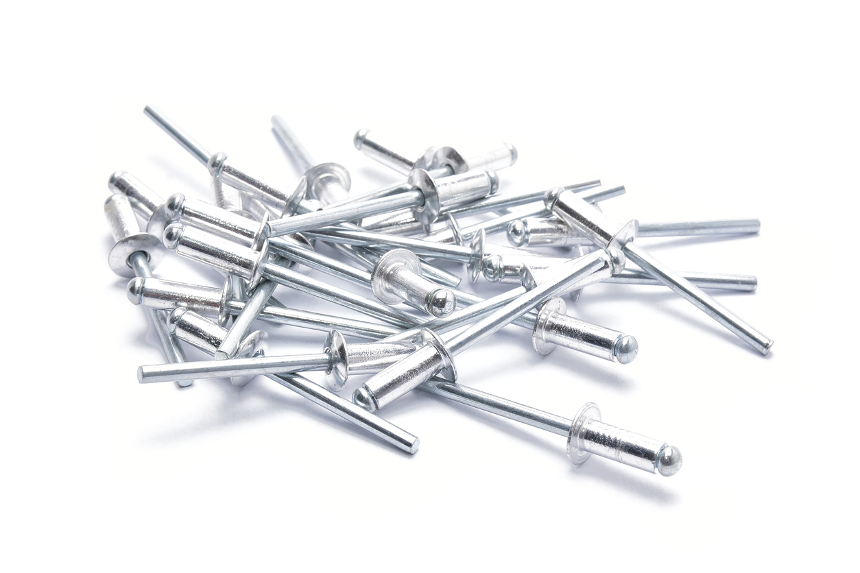 Quel type de tête choisir pour les rivets éclatés ?