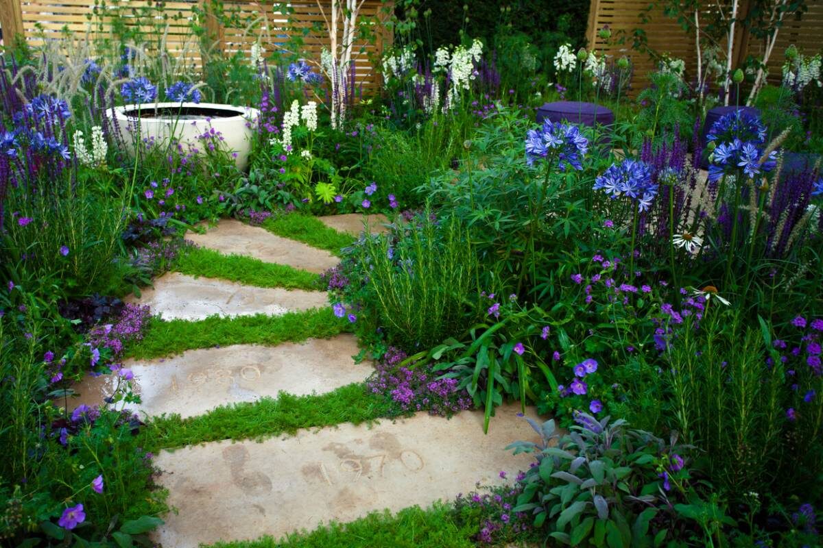 Les meilleurs matériaux pour créer une allée de jardin durable et esthétique