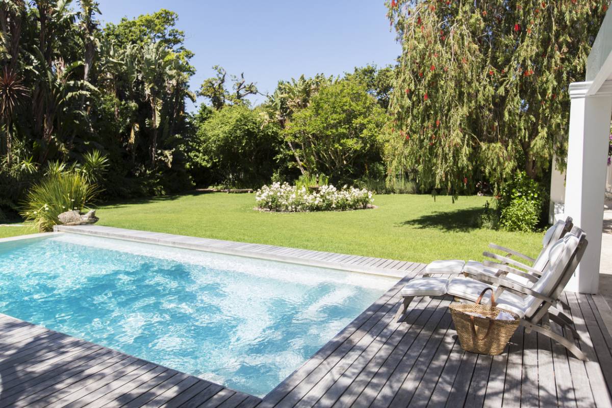 Terrasse mobile de piscine : sécurité et esthétique réunies