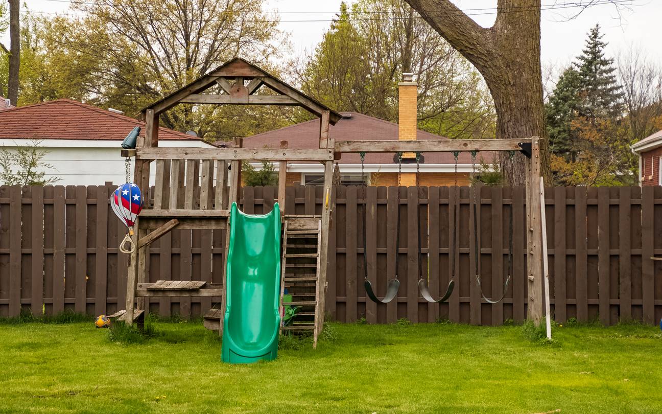 Portique balançoire toboggan jardin